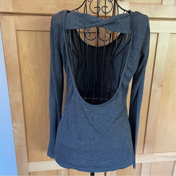 Avia open back long sleeve workout athletic athleisure grey Top size Medium - Picture 4 of 7